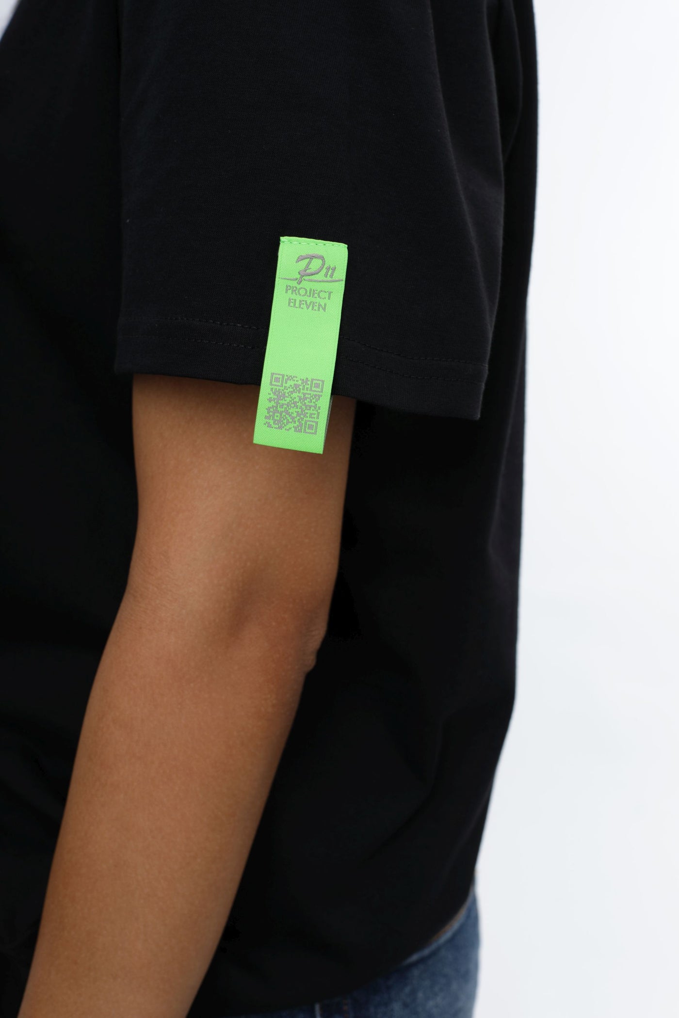 T-Shirt mit Saumschleife und Print in Schwarz